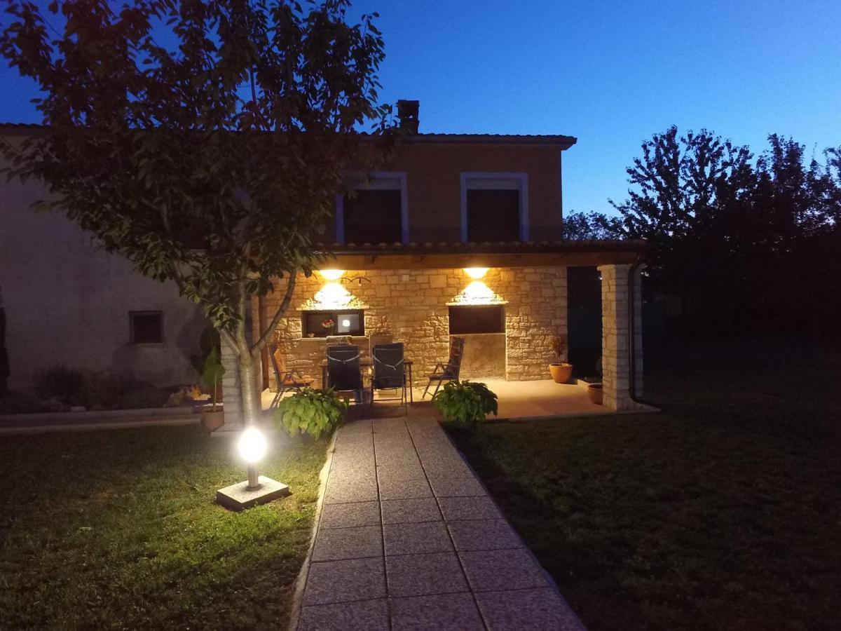 Holiday Apartment Ariella Krizanici Bagian luar foto