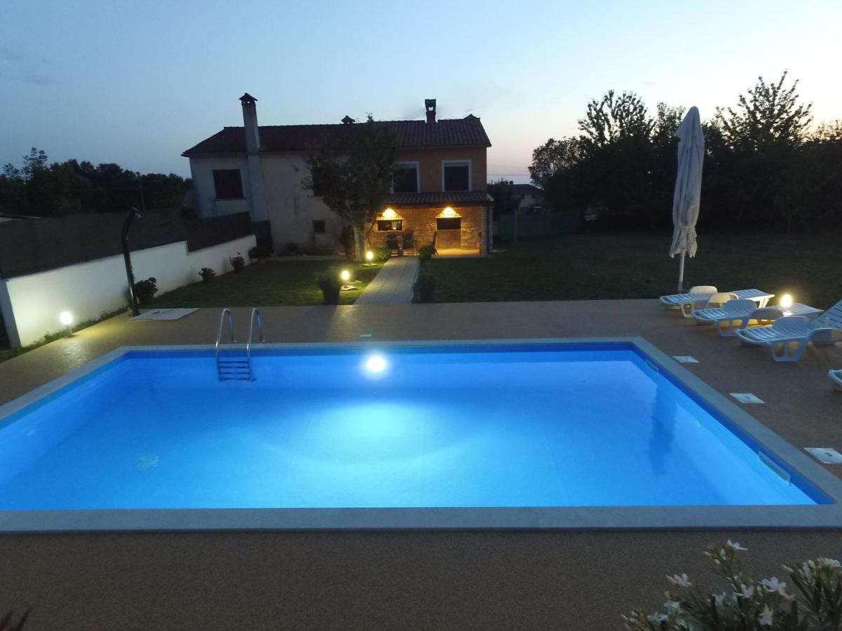 Holiday Apartment Ariella Krizanici Bagian luar foto