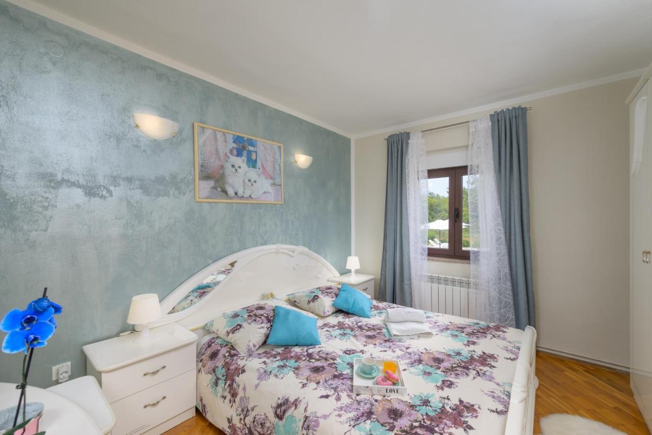 Holiday Apartment Ariella Krizanici Bagian luar foto