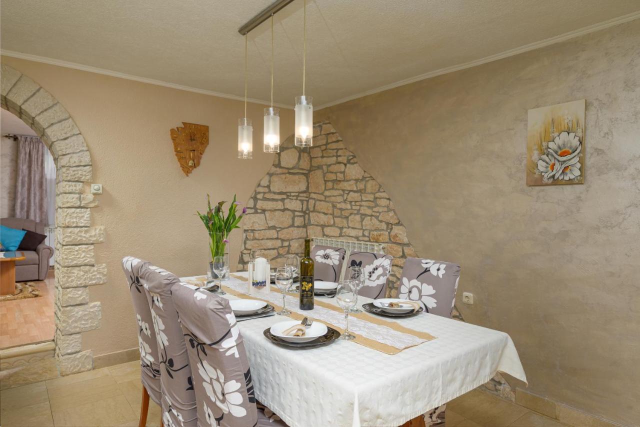 Holiday Apartment Ariella Krizanici Bagian luar foto
