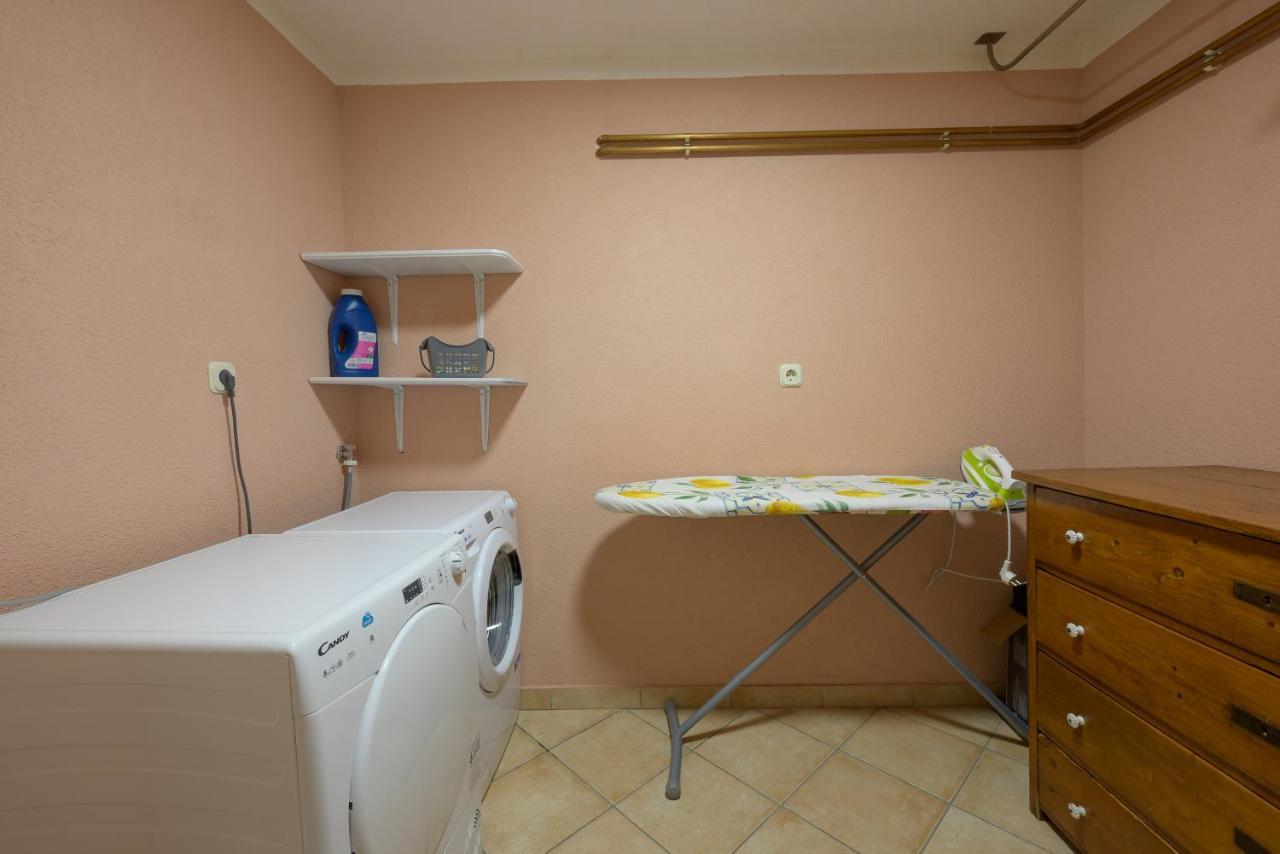 Holiday Apartment Ariella Krizanici Bagian luar foto