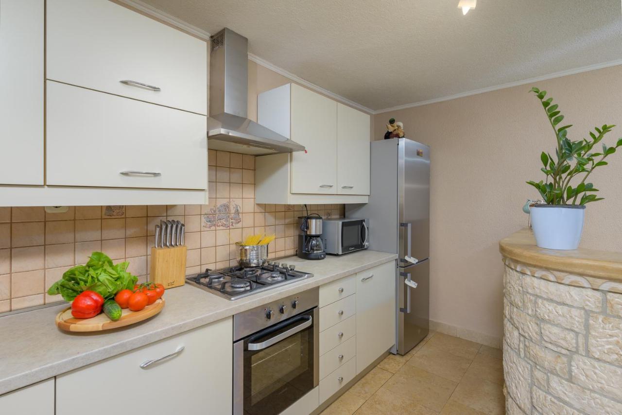 Holiday Apartment Ariella Krizanici Bagian luar foto