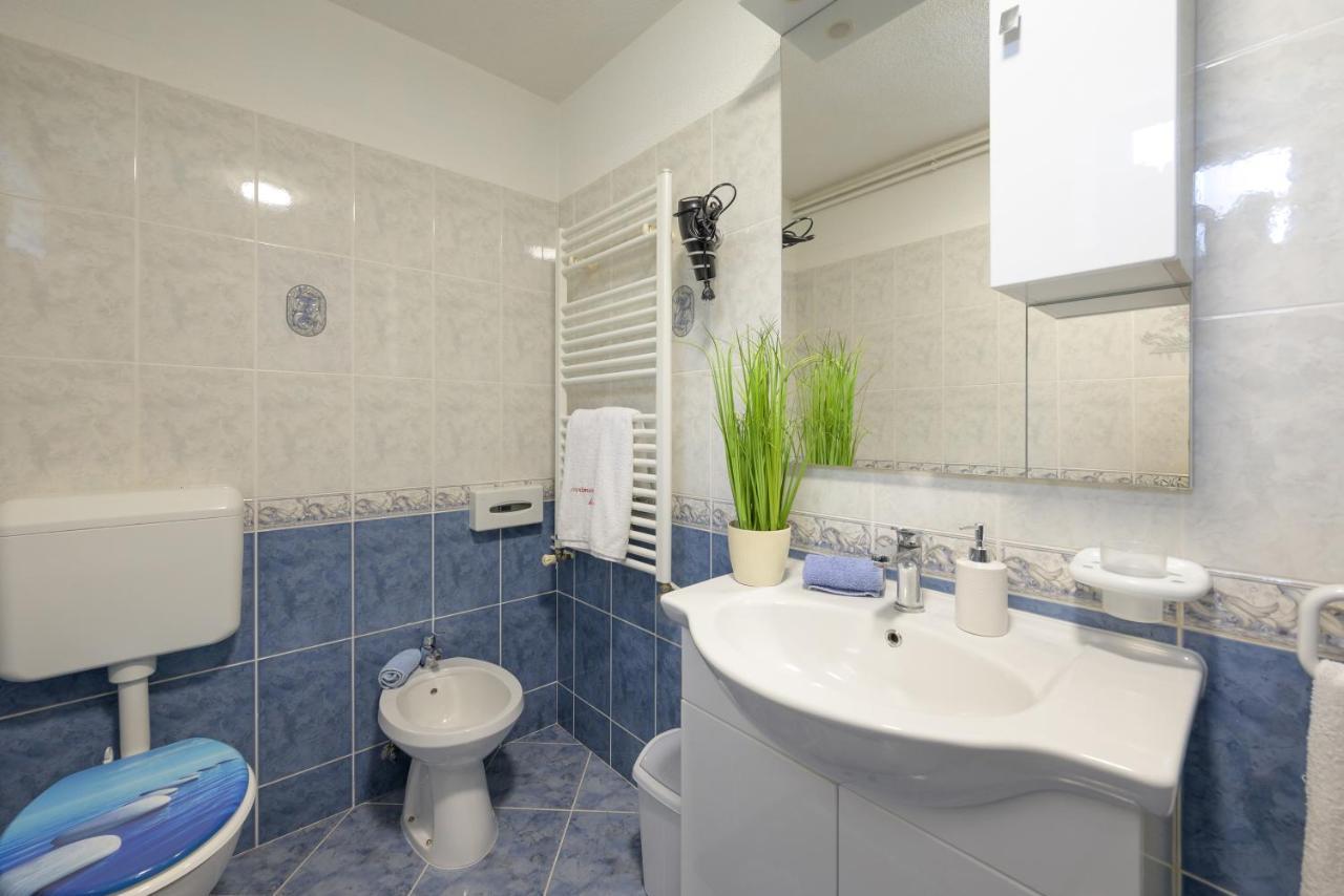 Holiday Apartment Ariella Krizanici Bagian luar foto